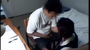 ලතින් යෞවනිය පුකේ සිට ශුක්‍රාණු පිට කරයි