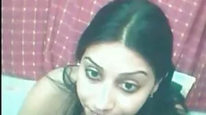 කාර්යබහුල ගෘහණියක් සමඟ කුස්සියේ ගුද ඉක්මන් වංචාව