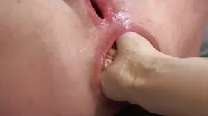 යෝක්ෂයර් නර්ඩ් කුකුළා උරා බොයි
