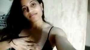 Busty latina brunette කුඩම්මාගේ පැය හතරේ බෝනර් මුර සංචාරය
