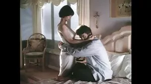 අං ආසියාතික ගැහැණු ළමයා අවදිවන ලිංගිකත්වය