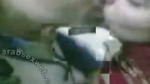 පැද යන යොවුන් මුහුණ තෙත් වී ඇත