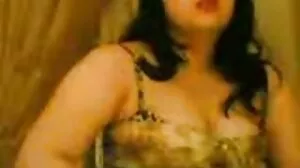 වල් අං MILF කුඩම්මා ඔහුගේ ශක්තිමත් ඩික් සඳහා සූදානම්ව සිටියාය